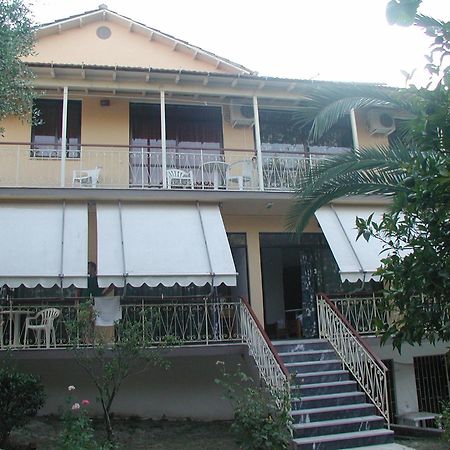 Апартаменты Gardelis Gardens Бенитсес Экстерьер фото